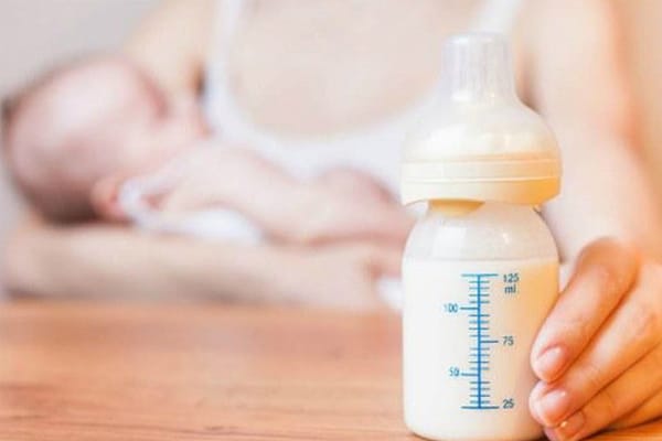 Sữa mẹ chứa hàm lượng dinh dưỡng protein cao