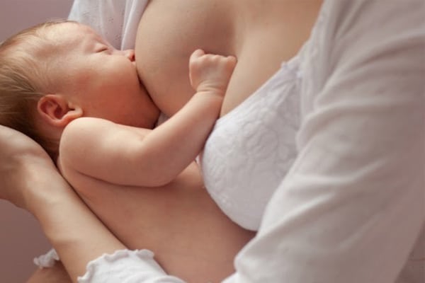 Tắc tia sữa sau sinh là hiện tượng hay gặp ở các bà mẹ
