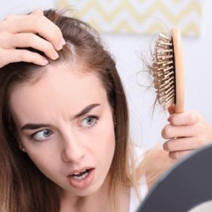 Có nhiều nguyên nhân khiến tóc gãy rụng